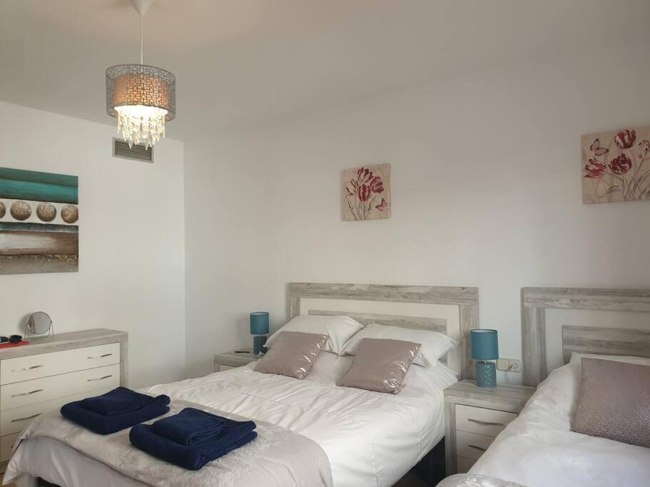 Estepona Port Beachside Apartment - Marina Bay Esterno foto
