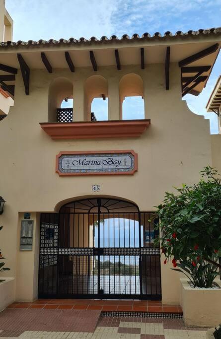 Estepona Port Beachside Apartment - Marina Bay Esterno foto