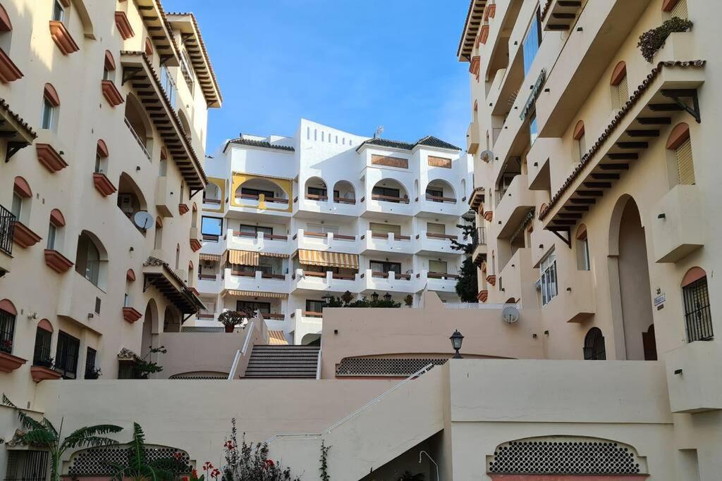 Estepona Port Beachside Apartment - Marina Bay Esterno foto