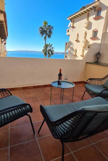 Estepona Port Beachside Apartment - Marina Bay Esterno foto